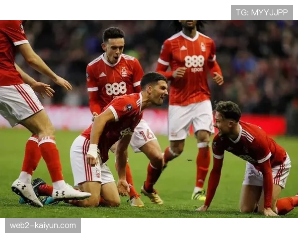 利兹联客场逼平阿斯顿维拉 施塔赫任意球破门技惊四座